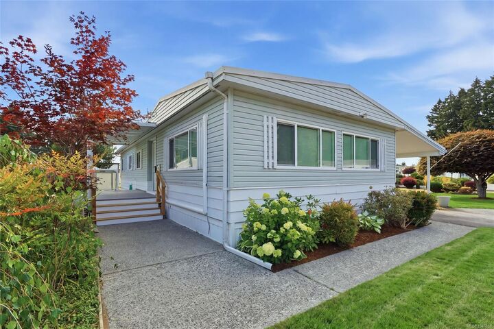 Property Photo: 6325 Metral Dr #4 BC V9T 6P9