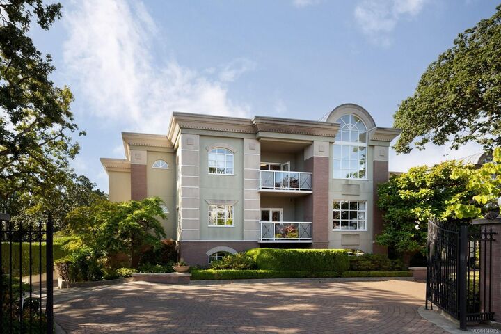Property Photo: 2277 Oak Bay Ave #203 BC V8R 1G6