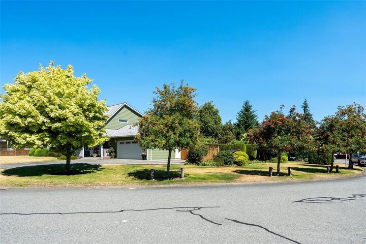 Property Photo: 3141 Antrobus Cres BC V9B 5P4