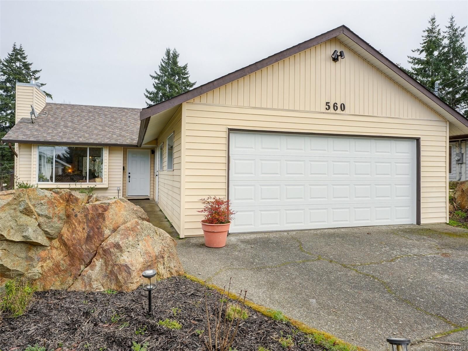 Property Photo: 560 Atkins Ave BC V9B 3A3