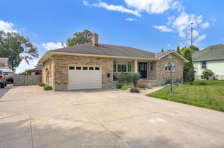 Property Photo: 2027 Dufferin Avenue ON N8A 4M5
