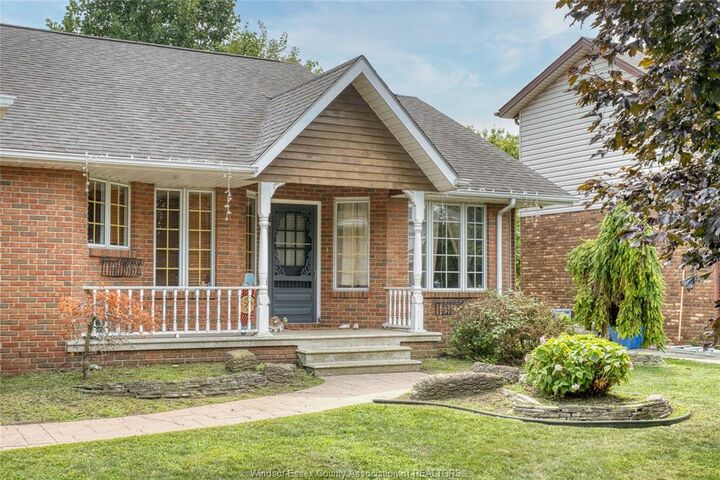 Property Photo: 54 Shawnee Court ON N8H 5A9