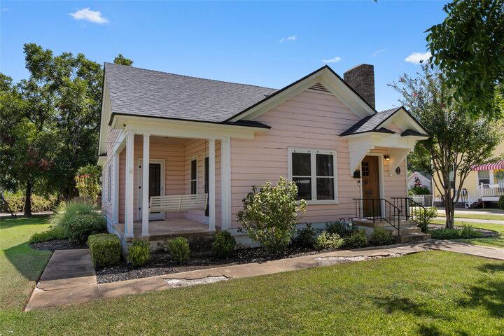 Property Photo:  909 E Liberty Avenue  TX 78664 
