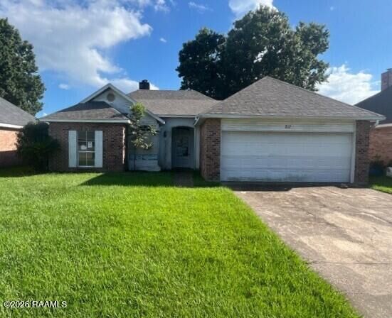 Property Photo:  211 Shadowbrush Bend  LA 70506 