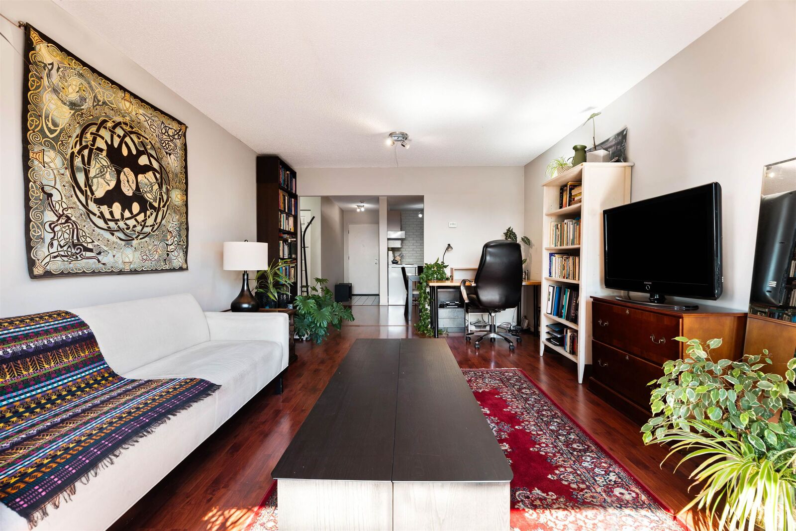Property Photo: 211 W 3rd Street 203 BC V7M 1E9