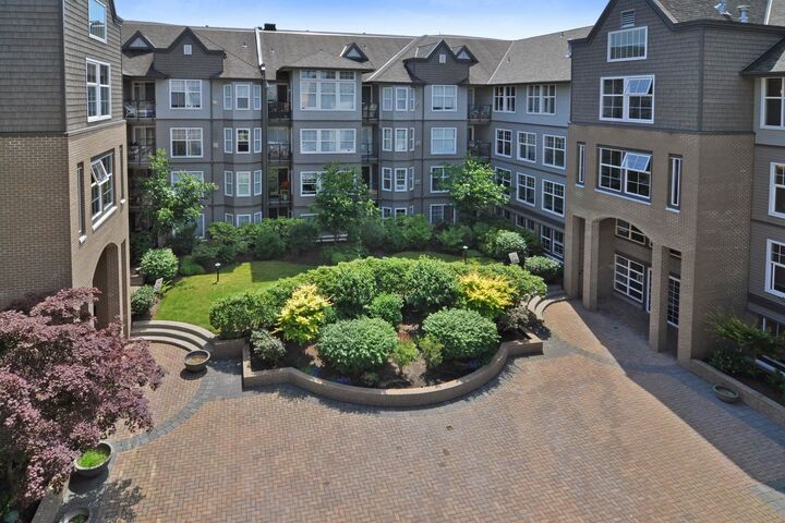 20200 56 Avenue 204 — photo 1