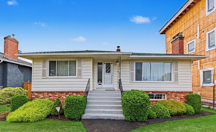 4830 Southlawn Drive — photo 1