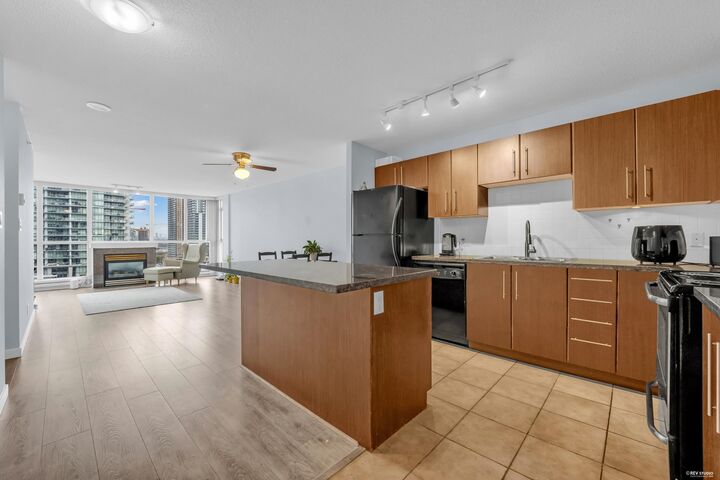 2138 Madison Avenue 1607 — photo 1