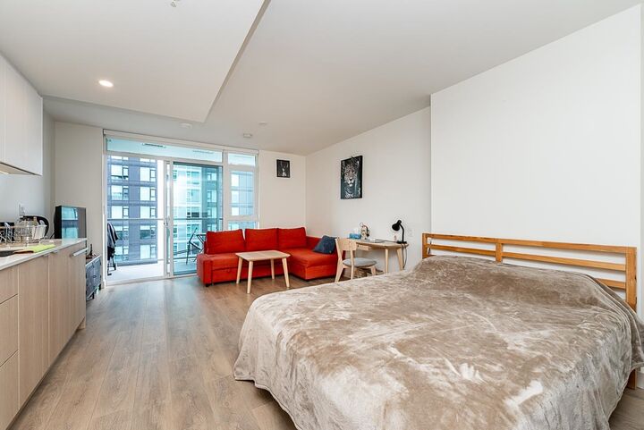 Property Photo: 308 Alderson Avenue 1705 BC V3K 0J2