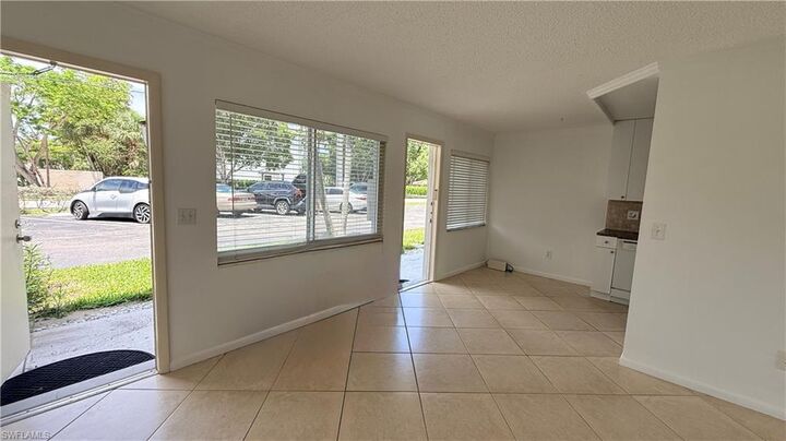 Property Photo: 3250 10th St N B2 FL 34103