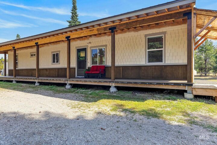 Property Photo:  122 Forest Place  ID 83615 