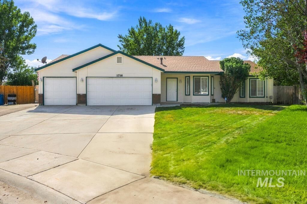 Property Photo: 1716 W Plum Court ID 83651