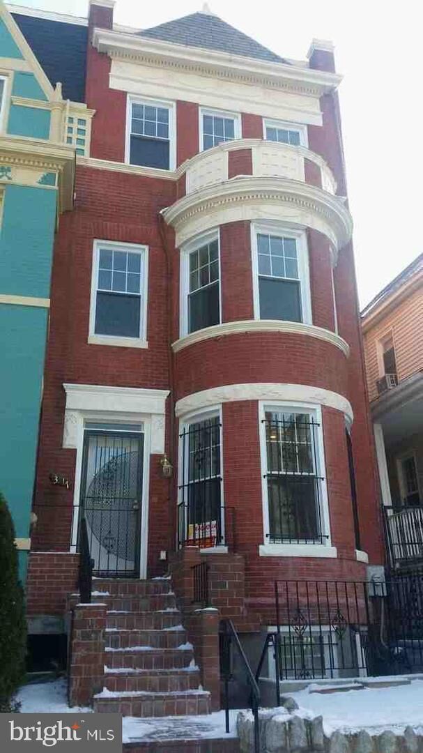 Property Photo:  3517 10th Street NW  DC 20010 