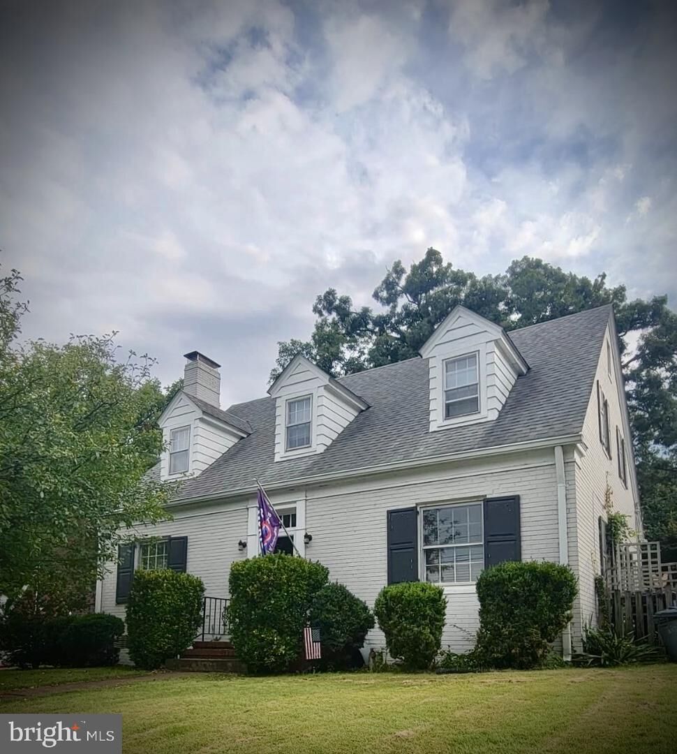 Property Photo: 318 Oakridge Court VA 22630