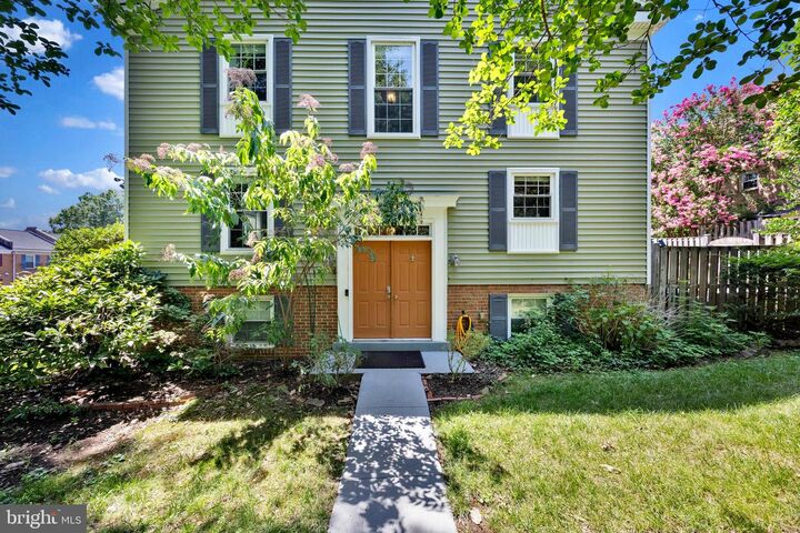 Property Photo:  2465 Windbreak Drive  VA 22306 
