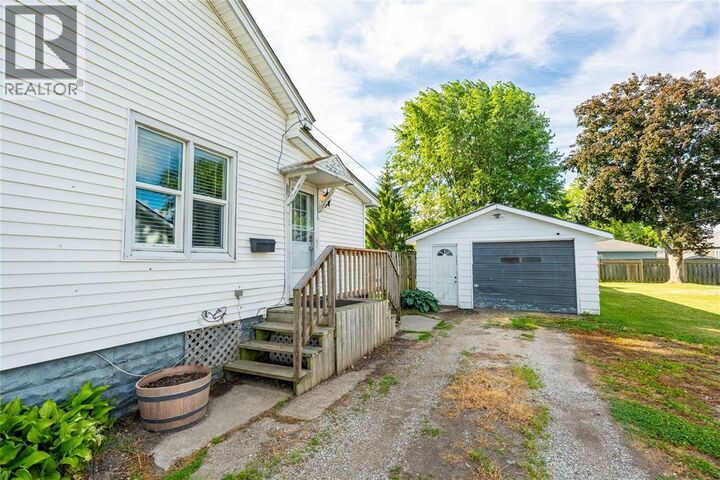Property Photo:  223 King Street  ON N8A 1H4 