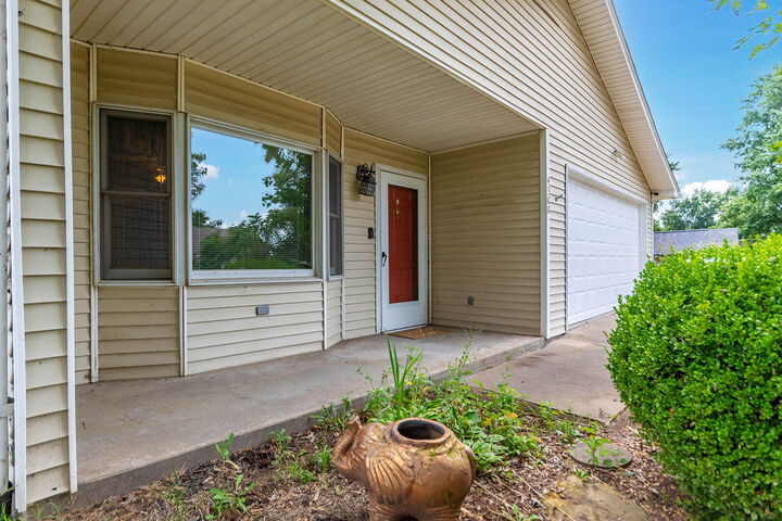 Property Photo: 4300 W Brookview Terr MO 65203