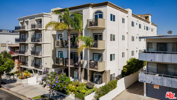 Property Photo: 11840 Dorothy St, Unit 302 CA 90049