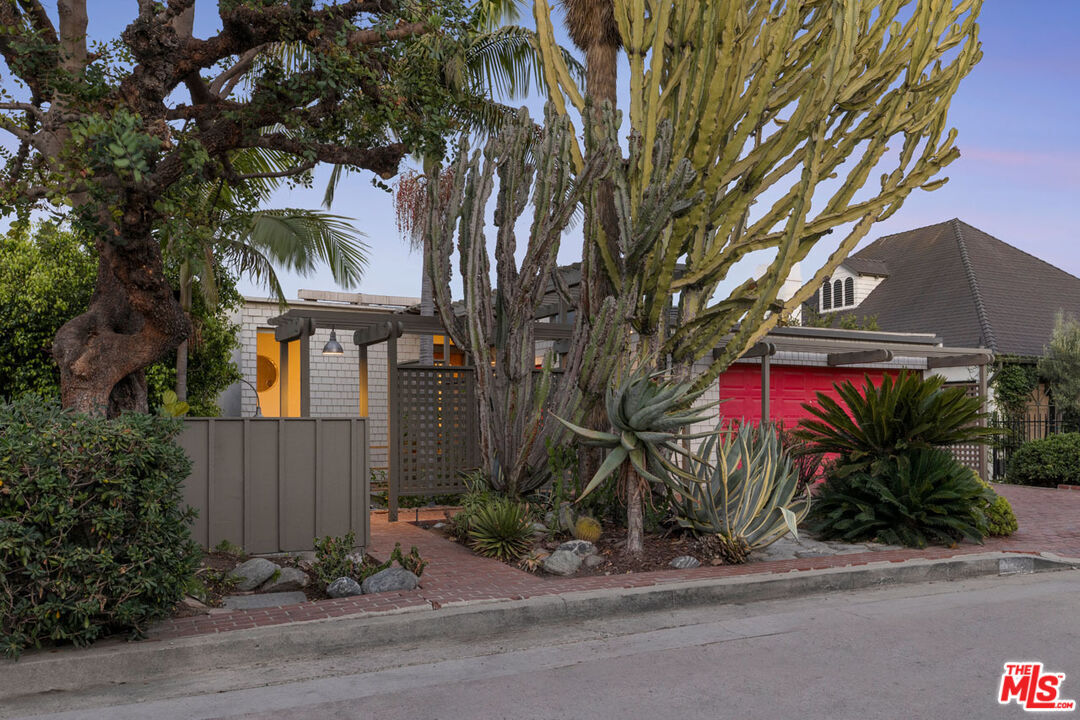 Property Photo: 2276 Moreno Dr CA 90039