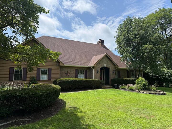Property Photo:  1342 Pinecrest NE Drive  OH 43130 