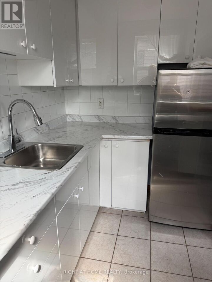 Property Photo:  115 Eighth Street 5  ON M8V 3C5 