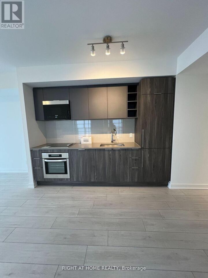 Property Photo:  2033 Kennedy Road 3105  ON M5T 0B9 