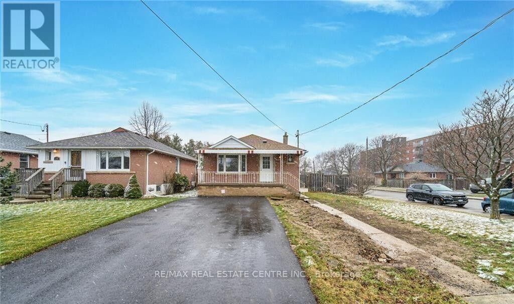 Property Photo:  364 East 14th Street  ON L9A 4C4 