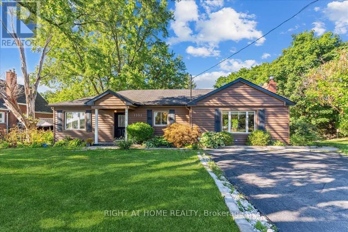 Property Photo:  1252 Waterdown Road Lower  ON L7P 4Z8 