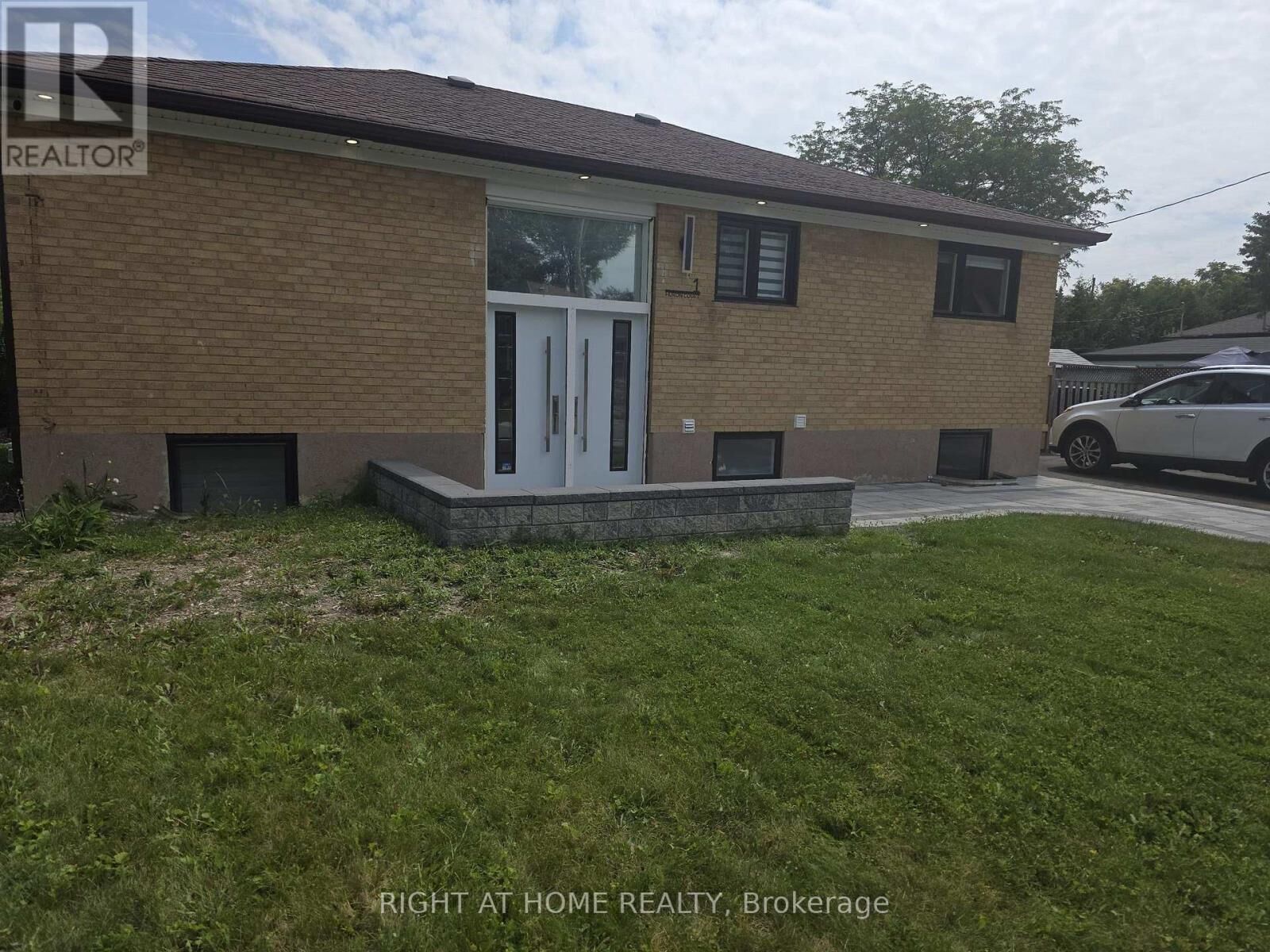 Property Photo: 1 Huron Court ON L4G 2X7