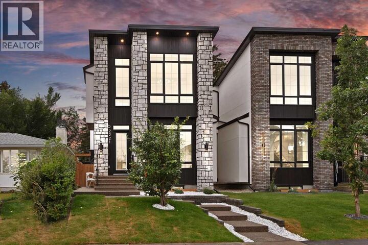 Property Photo:  2221 Halifax Crescent Northwest  AB T2M 4E1 