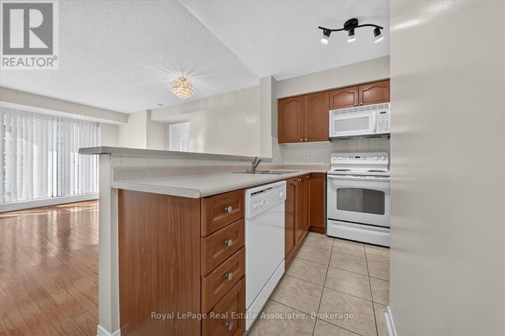 Property Photo:  7 Michael Power Place 908  ON M9A 0A4 