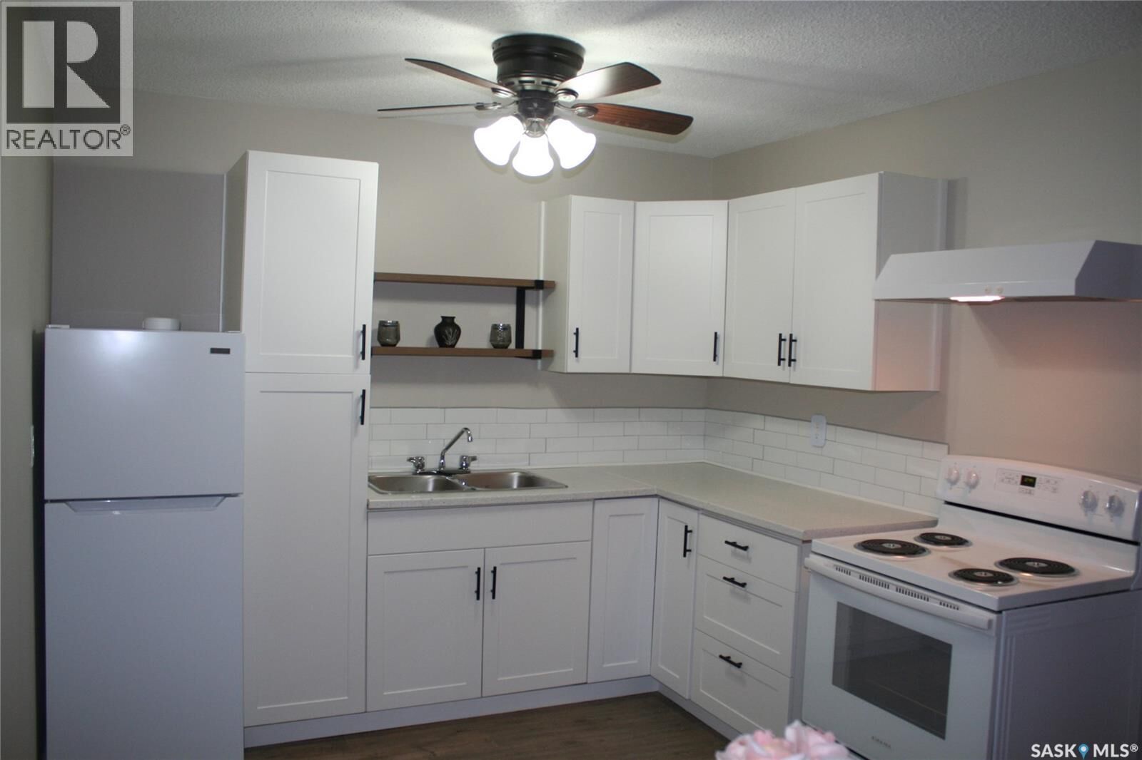 Property Photo:  6 4505 Rae Street  SK S4S 3B2 