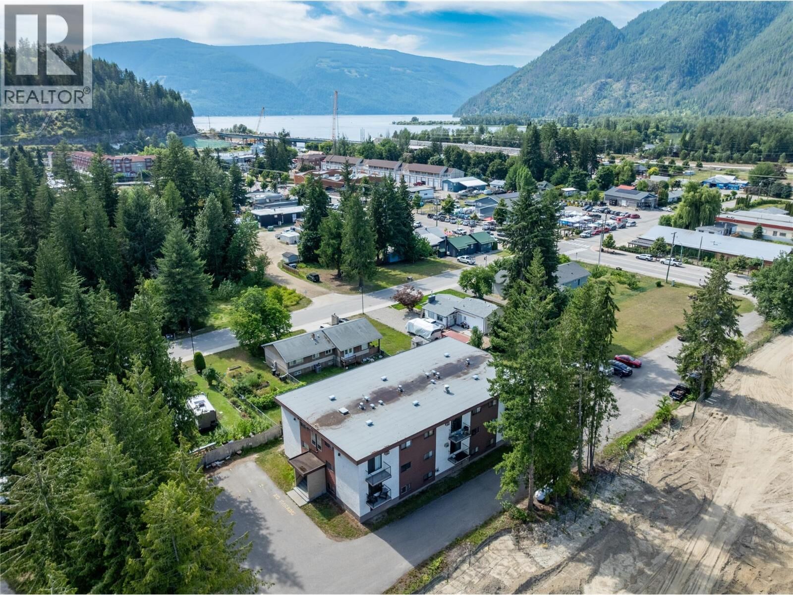 Property Photo: 409 Main Street 204 BC V0E 2V0