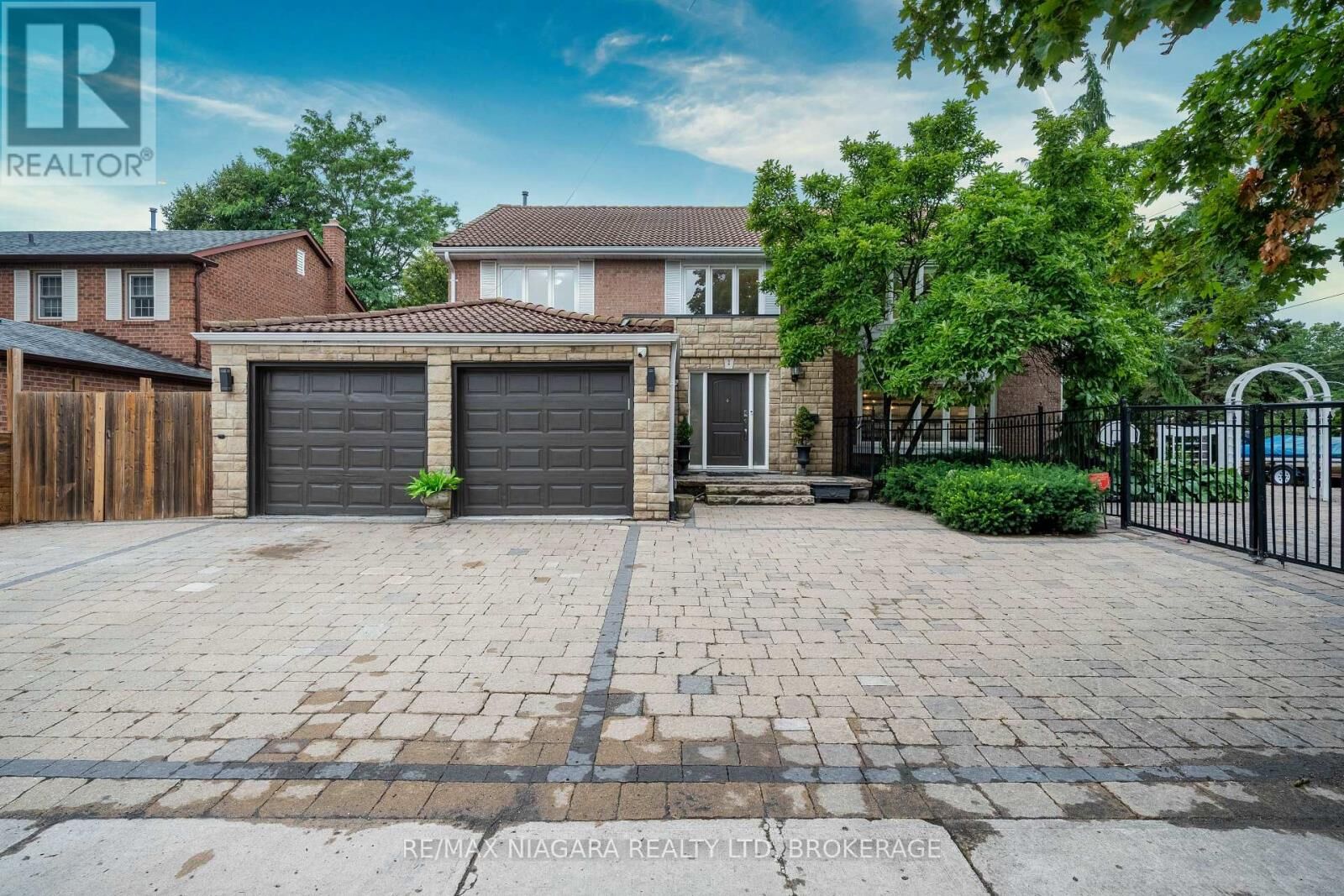 Property Photo:  2 Aitken Circle  ON L3R 7K6 