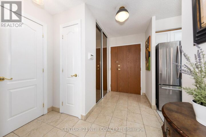 Property Photo: 100 Upper Madison Avenue 2601 ON M2N 6M4