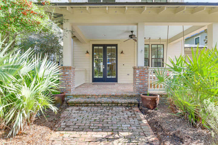 Property Photo:  170 W Okeechobee  FL 32459 