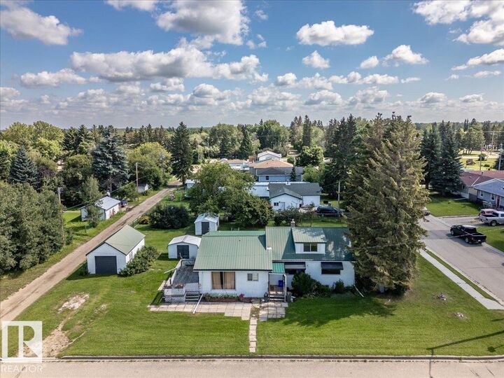 5032 & 5036 53 Ave — photo 1