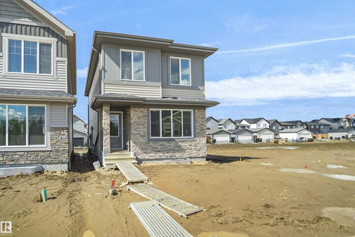 Property Photo: 33 Leawood Link AB T7X 4V1