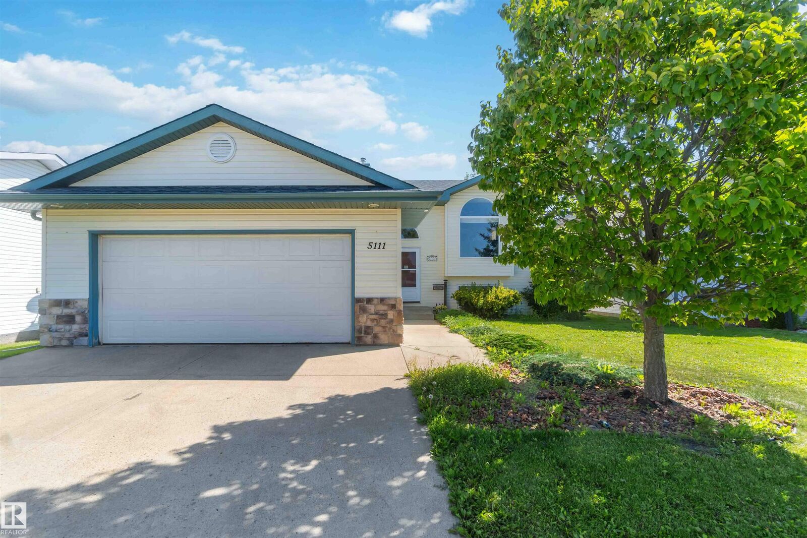 Property Photo: 5111 52 Street AB T0G 1L0