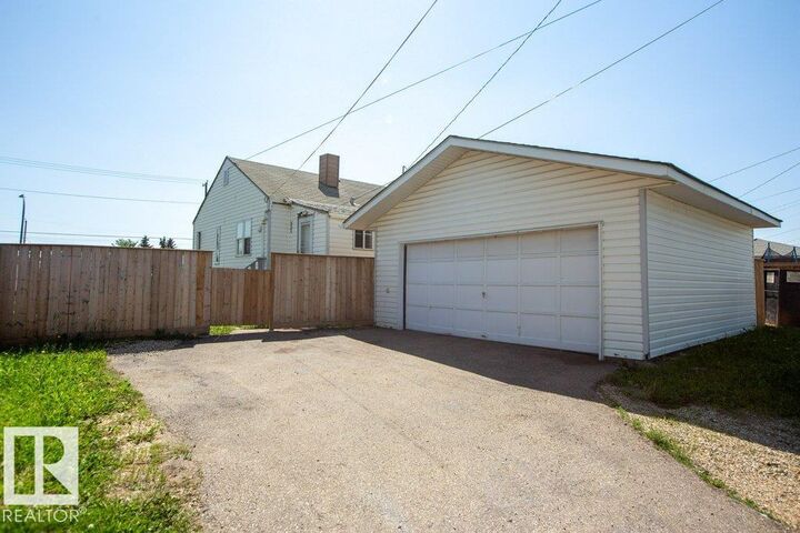 Property Photo: 7812 128 Avenue NW AB T5C 1T7
