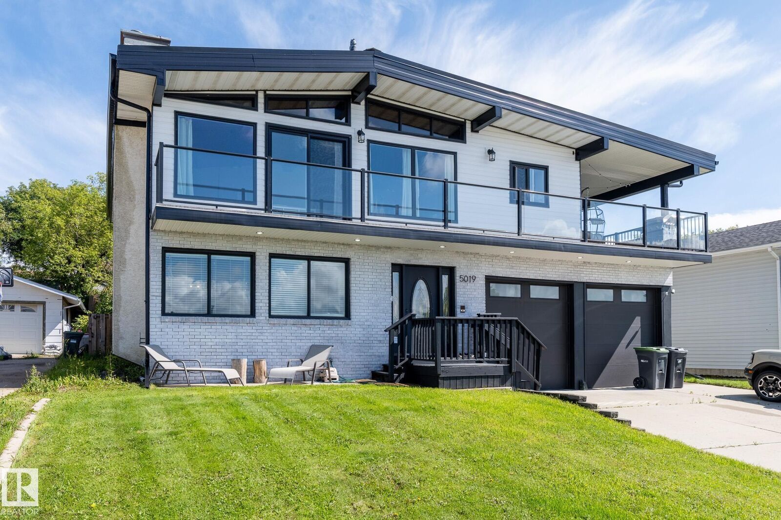 Property Photo: 5019 42 Street AB T9M 2A5