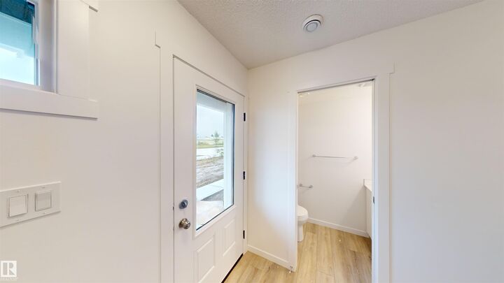 Property Photo: 29 Airport Road NW 5 AB T5G 3K8