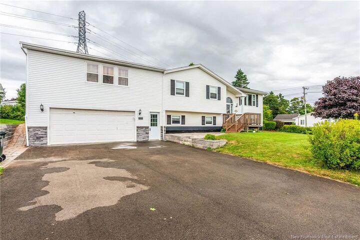 111 Scotiaview Drive — photo 1