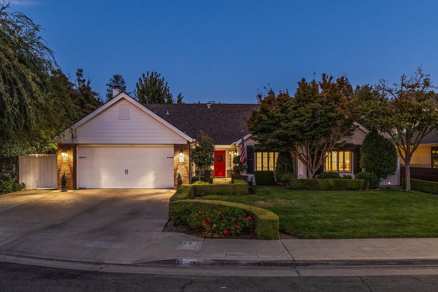 Property Photo:  709 E Wood Duck Circle  CA 93730 