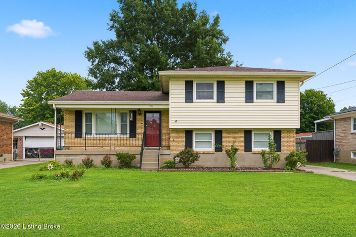 Property Photo: 3511 Pineland Dr KY 40219