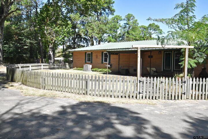 Property Photo: 111 E Oak St TX 75497