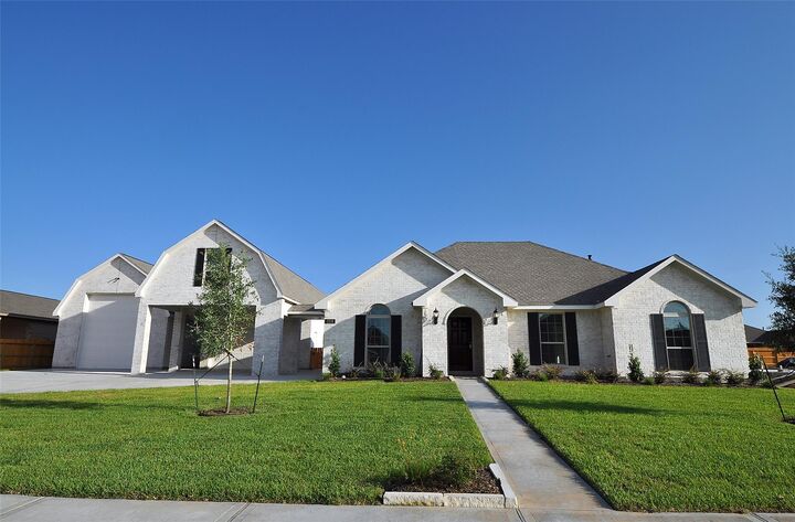 Property Photo:  2231 Ensenada Drive  TX 77539 