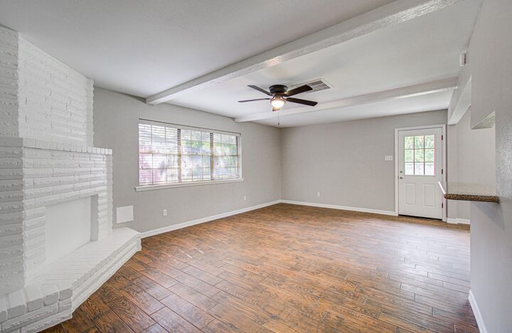Property Photo: 947 W Bertrand Street TX 77088