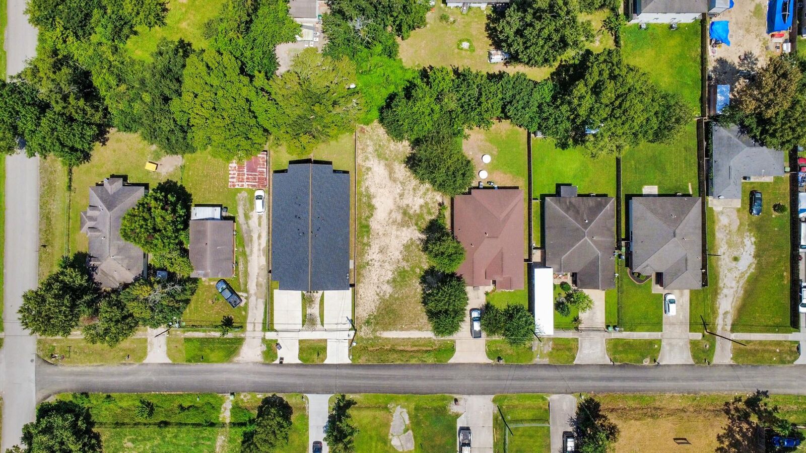 Property Photo: 8113 Hamlet Street TX 77078
