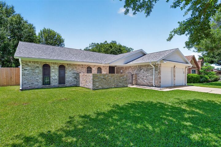 Property Photo:  10714 Sagewind Drive  TX 77089 